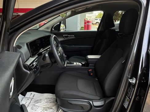 Used 2026 Kia Sportage LX FWD image 11