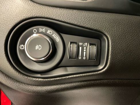 Used 2022 Jeep Renegade Latitude image 24