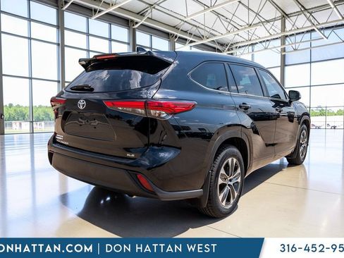Used 2023 Toyota Highlander XLE FWD image 38
