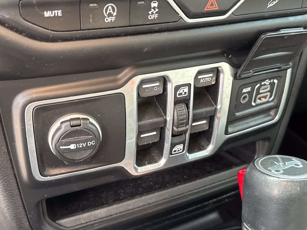 Used 2018 Jeep Wrangler Unlimited Sahara AWD/4WD image 26