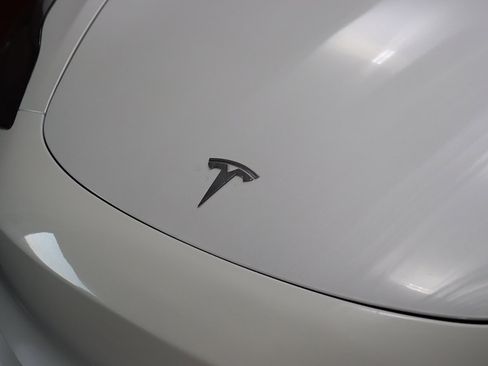 Used 2023 Tesla Model 3 Standard Range image 3