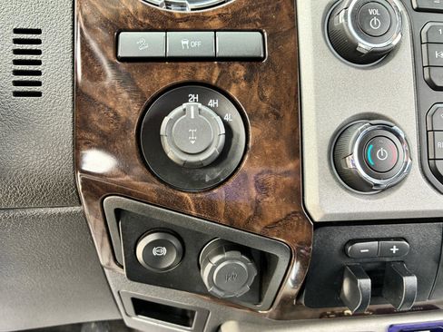 Used 2015 Ford F250 Platinum w/ FX4 Off-Road Package image 30