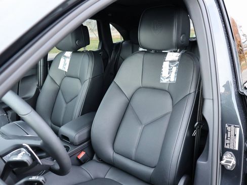 New 2026 Porsche Macan image 5