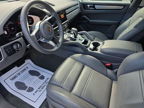 Used 2023 Porsche Cayenne Platinum Edition AWD/4WD image 11