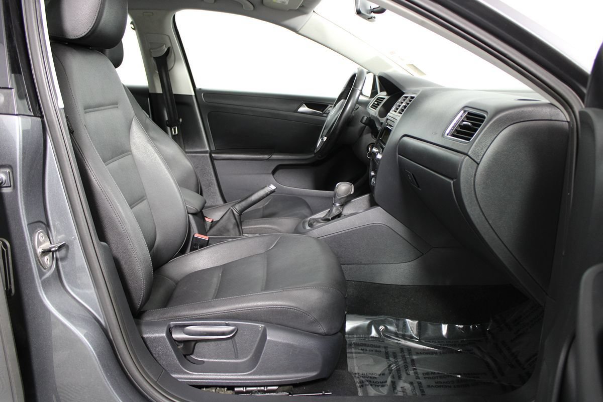 Used 2011 Volkswagen Jetta SE FWD image 7