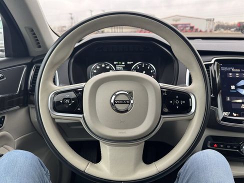Used 2018 Volvo XC90 T6 Momentum w/ Convenience Package image 11