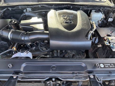Used 2016 Toyota Tacoma TRD Off-Road w/ Towing Package AWD/4WD image 32