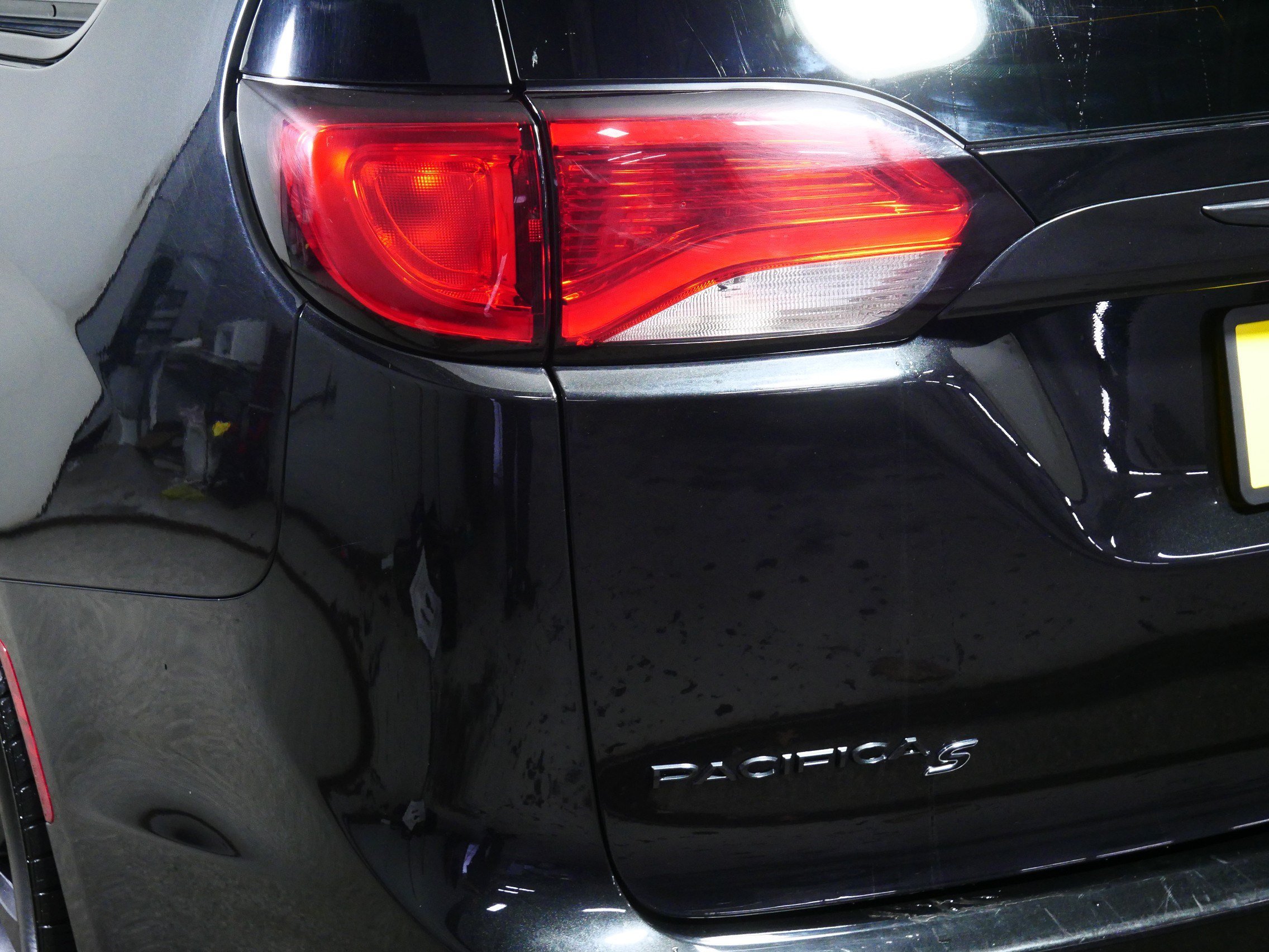 Used 2020 Chrysler Pacifica Touring-L FWD image 17