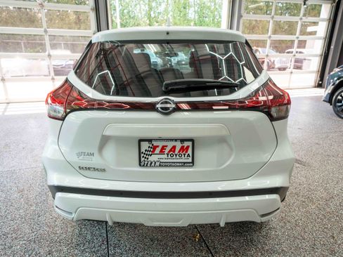 Used 2023 Nissan Kicks S FWD image 3