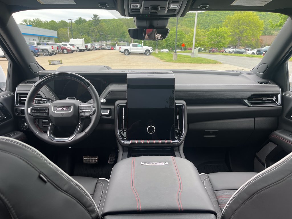 Used 2025 GMC Yukon AT4 Ultimate AWD/4WD image 12