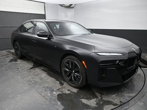 Used 2023 BMW 760i xDrive image 24