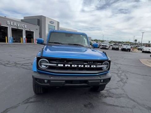 Used 2024 Ford Bronco Outer Banks AWD/4WD image 2