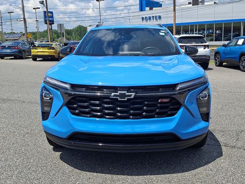 Certified 2024 Chevrolet Trax RS w/ Sunroof Package FWD image 2