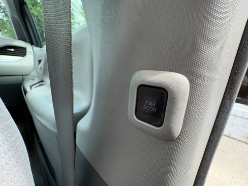 Used 2015 Toyota Sienna LE FWD image 26