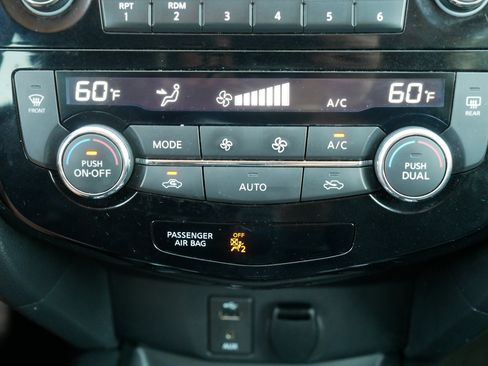 Used 2016 Nissan Rogue SV AWD/4WD image 23