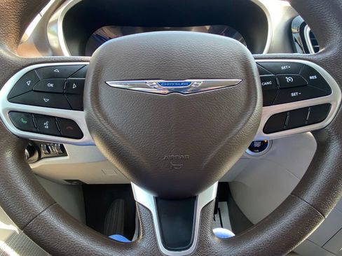 Used 2020 Chrysler Voyager LX FWD image 22