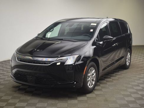 New 2027 Chrysler Pacifica Select FWD image 15