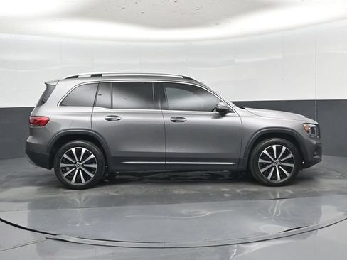 Used 2022 Mercedes-Benz GLB 250 image 2