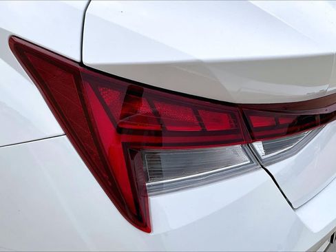 Certified 2023 Hyundai Elantra Limited FWD image 29