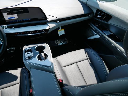 Certified 2025 Cadillac Optiq Luxury 2 w/ LPO, Floor Liner Package AWD/4WD image 9