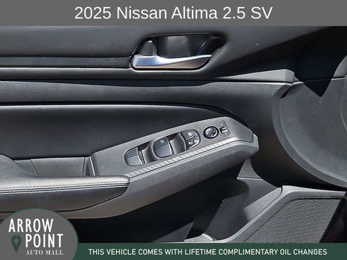 Used 2025 Nissan Altima 2.5 SV FWD image 21