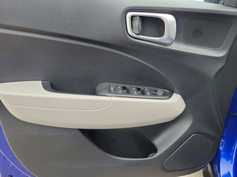 Used 2025 Hyundai Venue SEL FWD image 26