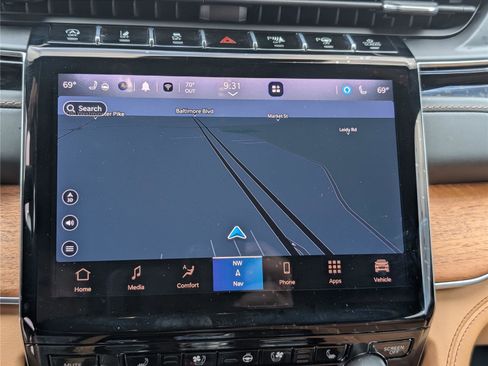 Used 2023 Jeep Grand Cherokee Summit AWD/4WD image 32