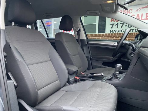 Used 2017 Volkswagen Golf S image 18