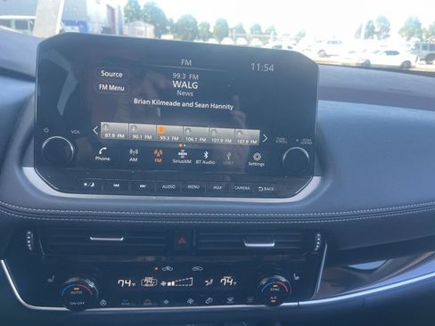 Used 2023 Nissan Rogue SL w/ SL Premium Package image 18