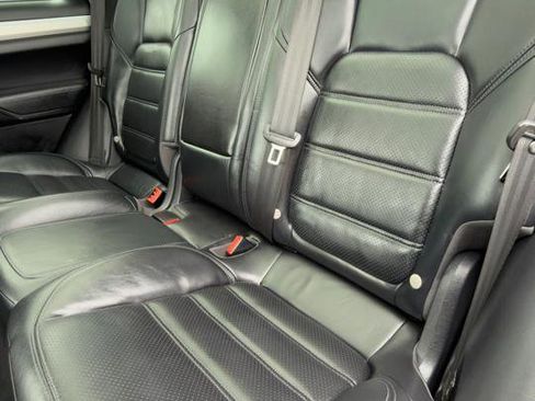 Used 2015 Porsche Cayenne Turbo image 52