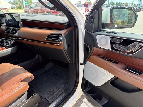 Used 2023 Lincoln Navigator Reserve AWD/4WD image 19