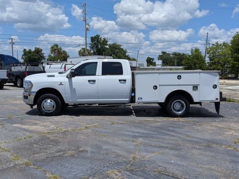 Used 2024 RAM 3500 Tradesman w/ Chrome Appearance Group AWD/4WD image 9