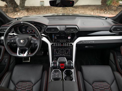 Used 2020 Lamborghini Urus image 7