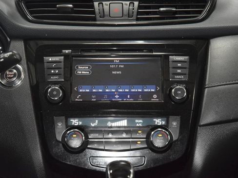 Used 2018 Nissan Rogue SV AWD/4WD image 29