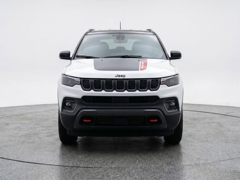 Used 2025 Jeep Compass Trailhawk AWD/4WD image 2