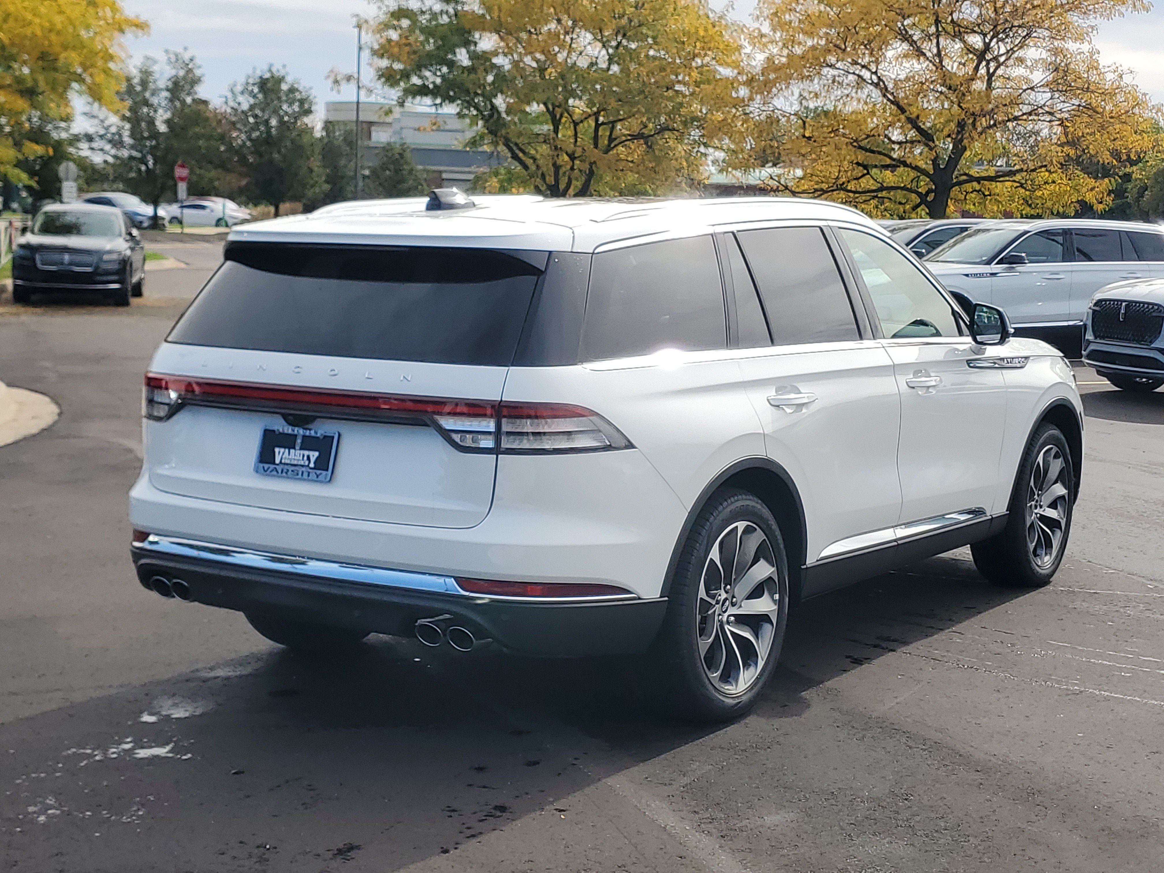 New 2026 Lincoln Aviator AWD image 4