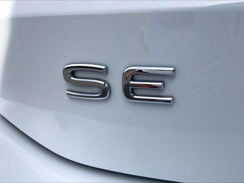 Certified 2022 Volkswagen Taos SE image 7