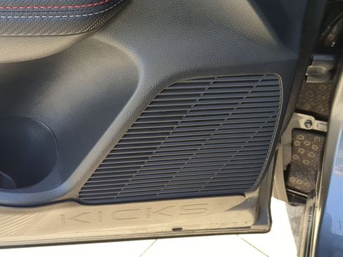 Used 2025 Nissan Kicks SR image 16