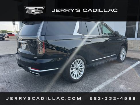 Used 2025 Cadillac Escalade Luxury RWD image 5