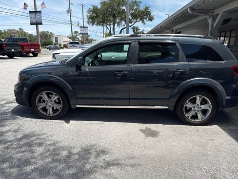 Certified 2017 Dodge Journey Crossroad FWD image 2