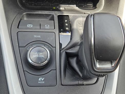 Used 2022 Toyota RAV4 XSE AWD/4WD image 25