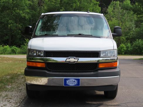 Used 2017 Chevrolet Express 3500 LT w/ LT Preferred Equipment Group RWD image 11