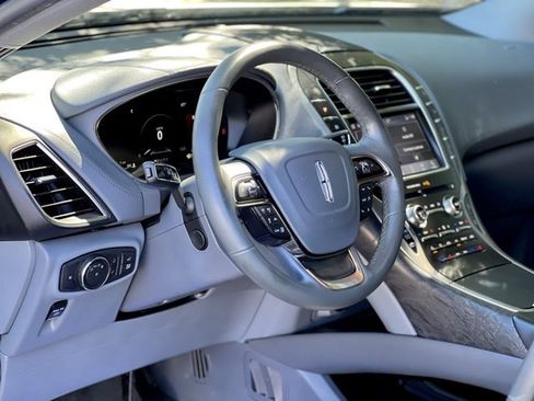 Used 2019 Lincoln Nautilus Reserve image 16