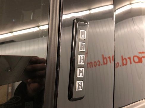 Used 2023 Ford F250 XLT w/ Black Appearance Package image 13