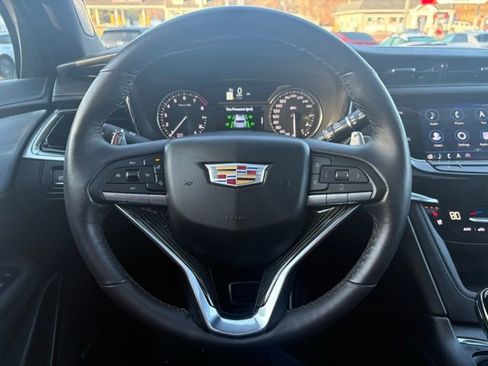 Used 2025 Cadillac XT6 Sport image 40