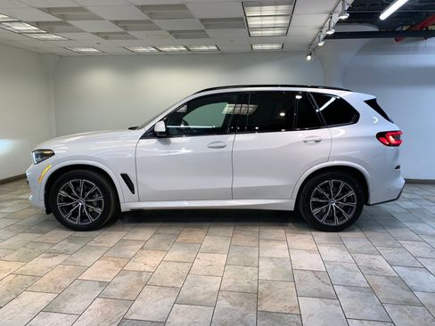 Used 2023 BMW X5 xDrive40i w/ M Sport Package AWD/4WD image 13
