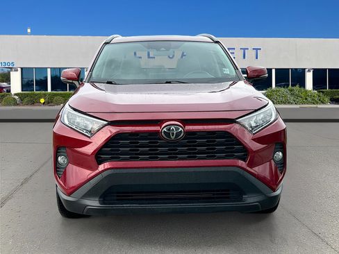 Used 2020 Toyota RAV4 XLE Premium image 2