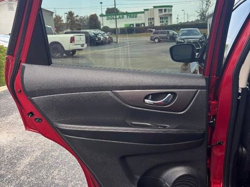 Used 2016 Nissan Rogue S image 16