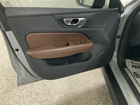 Used 2025 Volvo V60 B5 Cross Country Plus AWD/4WD image 33