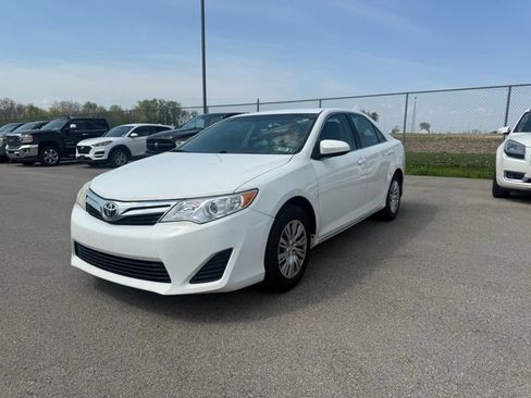 Used 2014 Toyota Camry LE FWD image 3